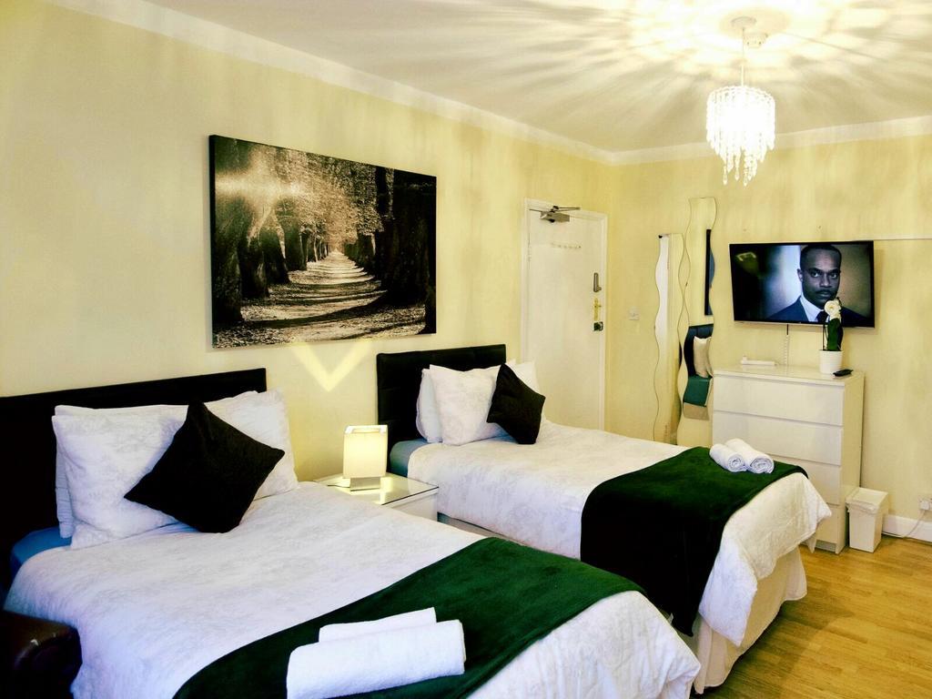 Gable Lodge London B&B Enfield Exterior photo