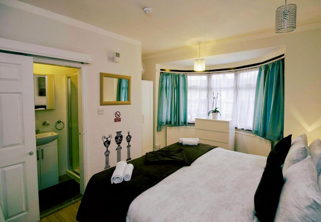 Gable Lodge London B&B Enfield Exterior photo