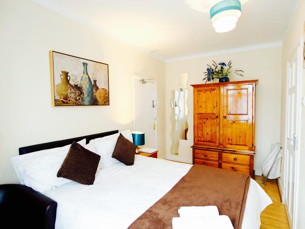 Gable Lodge London B&B Enfield Exterior photo