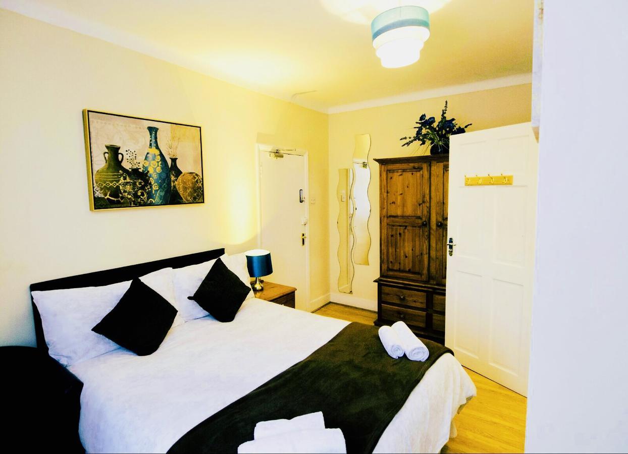 Gable Lodge London B&B Enfield Exterior photo